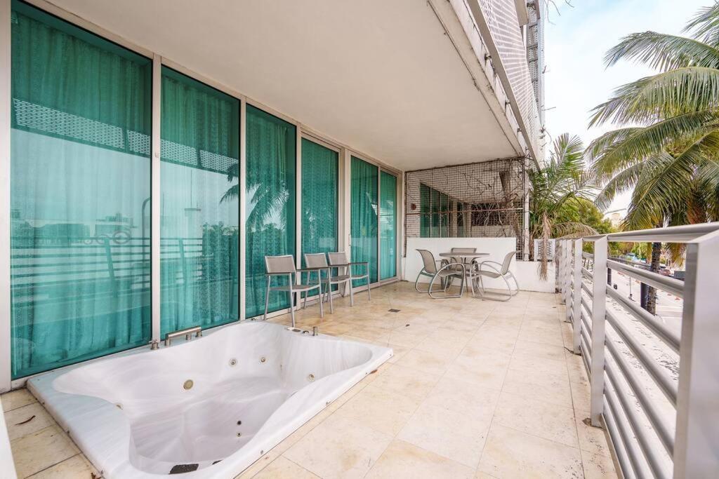 Stunning Getaway With Private Outdoor Roman Tub Apartment Miami Beach Exterior photo